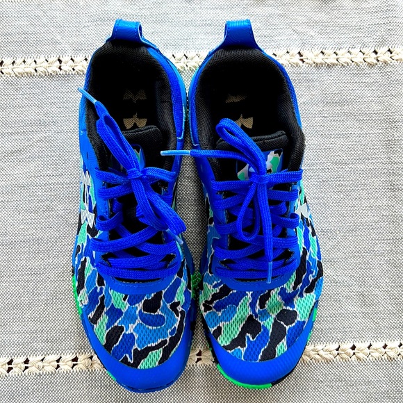 Under Armour Other - Boys Under Armour MainShock (size 6)